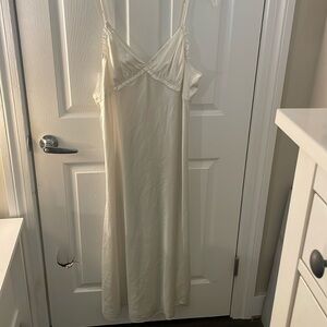 Gorgeous, Never Worn Vera Wang Bridal Nightgown